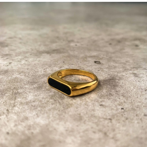 Dainty ring 316L Stainless Steel High Polish Onyx Signet Ring - Picture 6 of 12